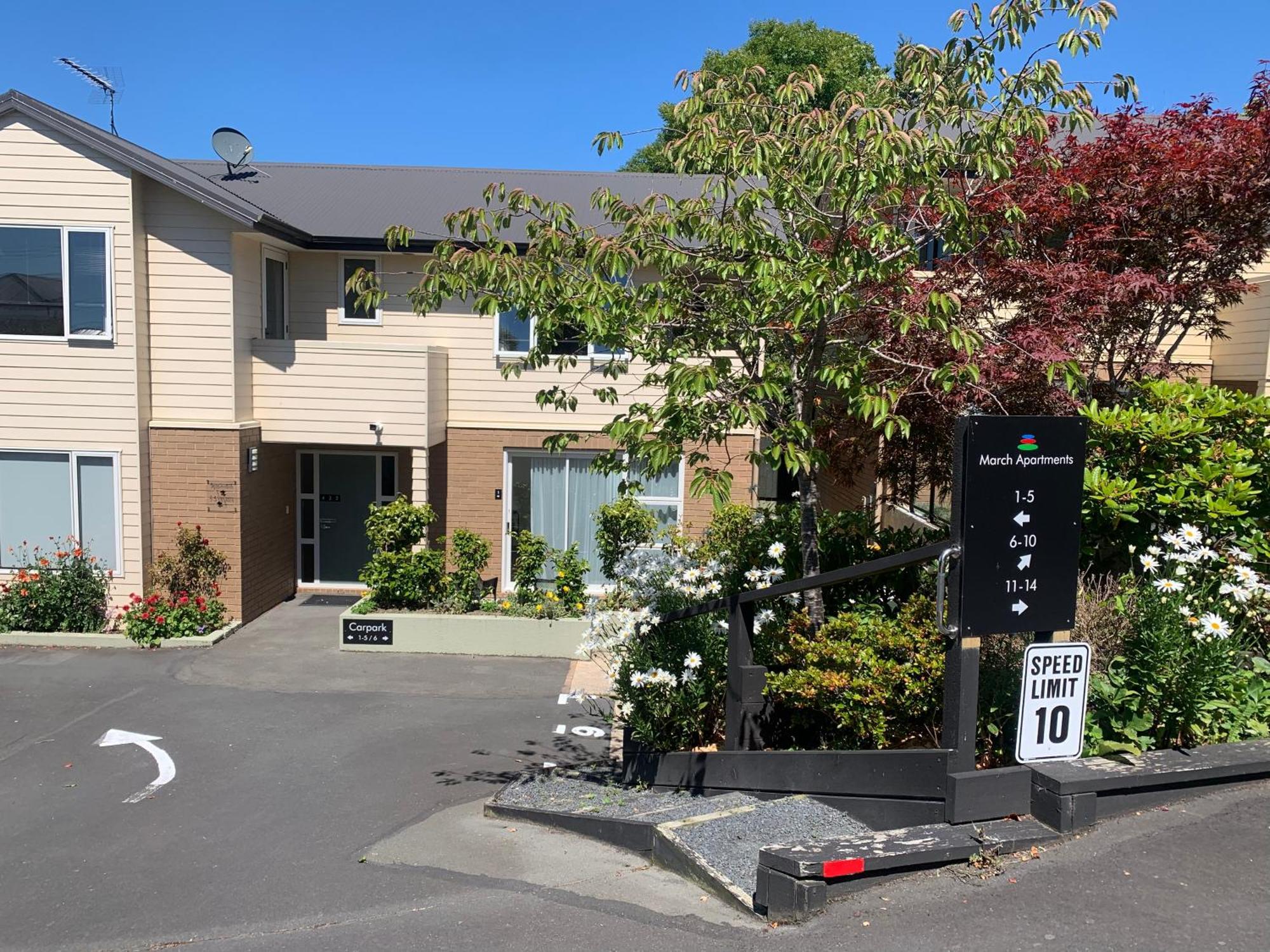 March Apartments Dunedin Luaran gambar